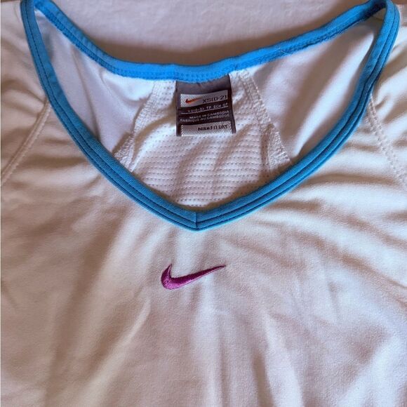 Nike Dri-Fit Woman’s V Neck Sleeveless Tennis Top White/Turquoise Trim. Size XS. - Picture 1 of 4